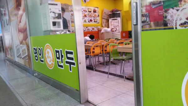 출입문과 내부.jpg